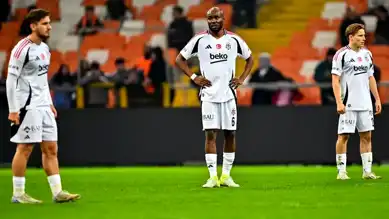 Beşiktaş, Adana Demirspor'a 2-0 Geride! Devre Arasında Özür Diledi