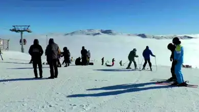 Erciyes'te Hafta Sonu Kayak Yoğunluğu Tavan Yaptı!