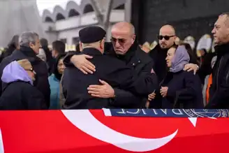 Fenerbahçe Yüzücüsü Apak ve Annesi Toprağa Verildi