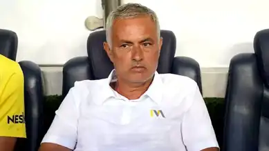 Mourinho'nun Sol Bek Sorunu: Fenerbahçe Lyon Karşısında Tehlikede!