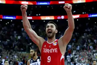 Semih Erden Basketbola Veda Etti!