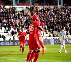 Sivasspor, Alanyaspor'u 1-0 Önde Kapattı!