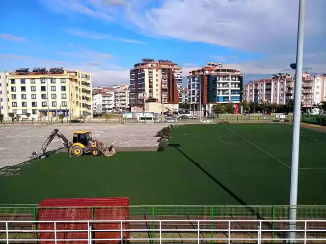 Salihli'deki Ali İhsan Karayiğit Sahası Yenileniyor