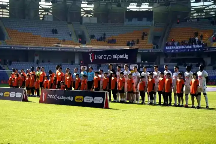 Başakşehir - Rizespor: 0-0'lık Başlangıç