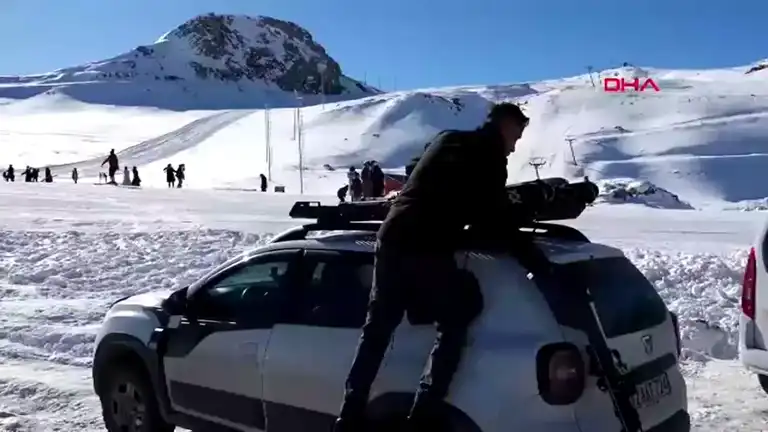 Hakkari'de Gençlere Kayak Eğitimi